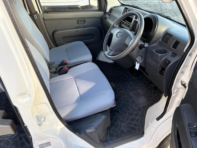 ハイゼットカーゴ スローパー 後席無 補助席付(29枚目)