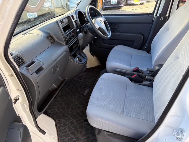 ハイゼットカーゴ スローパー 後席無 補助席付(33枚目)