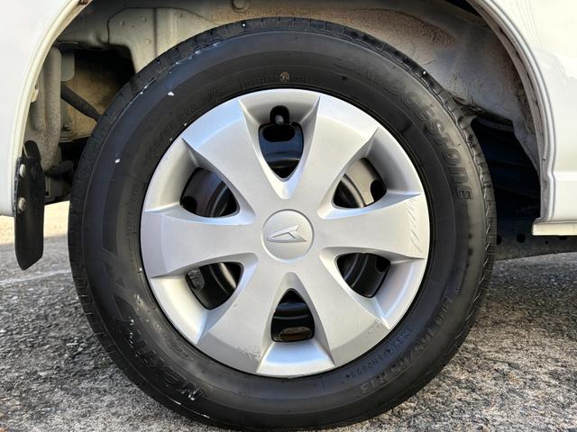 ハイゼットカーゴ スローパー 後席無 補助席付(78枚目)