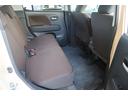 女性ワンオーナーの禁煙車だけあって、車内はきれいな状態が保たれております。天井からシート、フロアまで目立つようなダメージは見受けられません。とっても程度良好です。