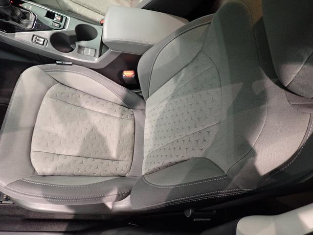 当店はＶＴホールディングス（東証プライム上場）グループの中古車販売店として、弊社保有のレンタカーアップ車両だけではなく、【車両状態を厳選した】オークション仕入れ車両も販売をしております。