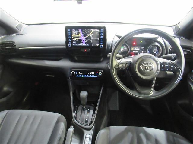 ヤリス ハイブリッドG フルセグ メモリーナビ DVD再生 ミュージックプレイヤー接続可 バックカメラ 衝突被害軽減システム ETC ドラレコ LEDヘッドランプ ワンオーナー(4枚目)