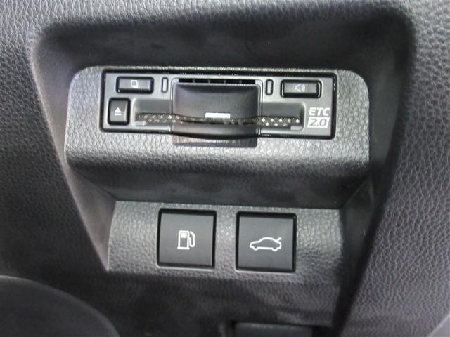 クラウンクロスオーバー ＲＳアドバンスド　サンルーフ　４ＷＤ　フルセグ　メモリーナビ　ミュージックプレイヤー接続可　バックカメラ　衝突被害軽減システム　ＥＴＣ　ドラレコ　ＬＥＤヘッドランプ　ワンオーナー（19枚目）