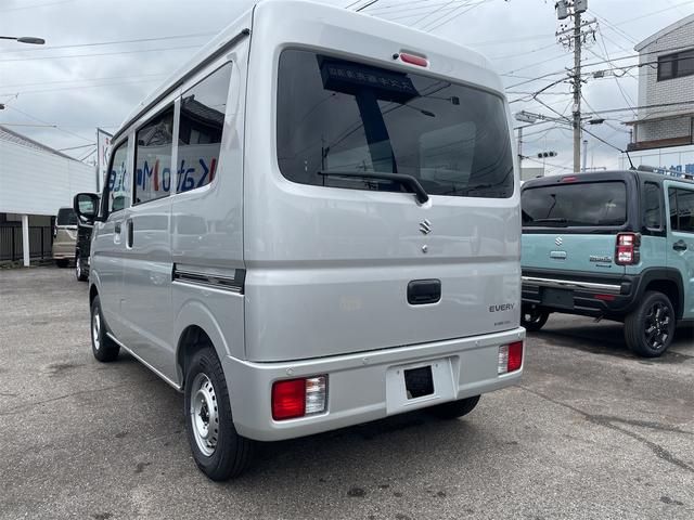 エブリイ ＰＡリミテッド　安心新車保証付き　届出済未使用車　キーレスエントリー　パワーウィンド　ＵＳＢ充電ポート　衝突被害軽減システム　スペアタイヤ（4枚目）