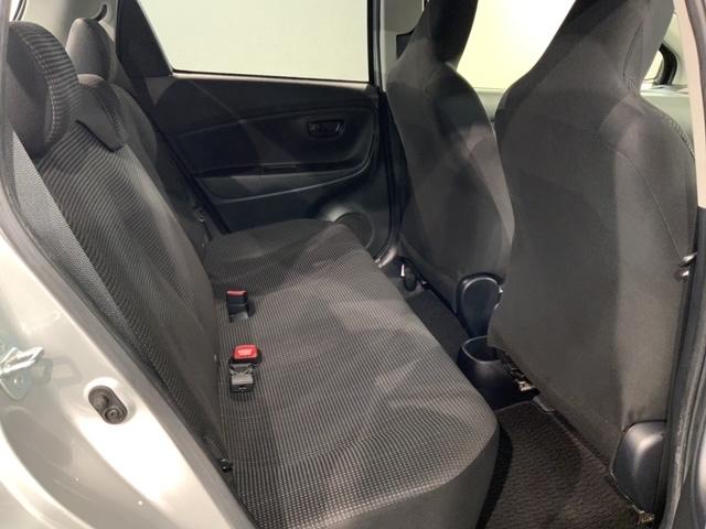 ヴィッツ Ｆ　１年保証　ワンオ－ナ－　純正ナビ　ＴＶ　Ｒカメラ　ＢＴオ－ディオ　ＥＴＣ　横滑り防止　キ－レス　整備記録簿　Ｗエアバッグ　エアコン（17枚目）