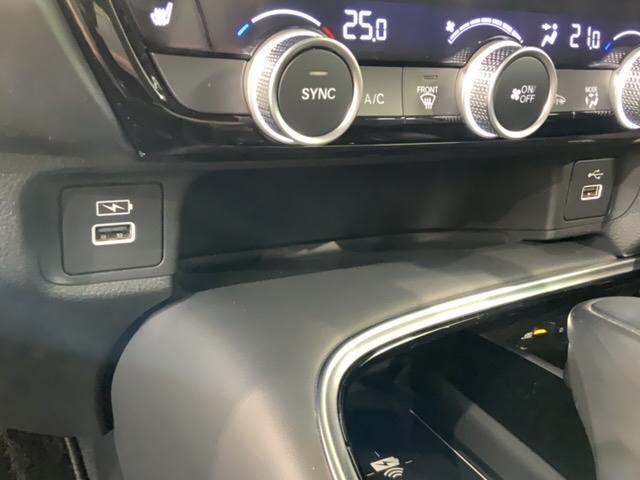 ヴェゼル ｅ：ＨＥＶ　Ｚ　Ｈ　ＳＥＮＳＩＮＧ　最長５年保証　ワンオ－ナ－　純正ナビ　ＴＶ　Ｒカメラ　ＢＴオ－ディオ　ドラレコ　ＥＴＣ　ＬＥＤライト　ＶＳＡシ－トヒ－タ－　クルコン　アルミ　スマ－トキ－　盗難防止装置　整備記録簿（27枚目）