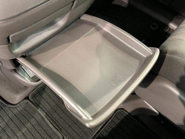 フリード Ｇ・ホンダセンシング　１年保証　ワンオ－ナ－　ナビ　ＴＶ　Ｒカメラ　ＣＤ録音　ＢＴオ－ディオ　ＤＶＤ　ＥＴＣ　両側電動ドア　ＶＳＡ　クルコン　スマ－トキ－　盗難防止装置　整備記録簿　ＡＡＣ　スペアキ－　ドアバイザ－　Ｆセグ（27枚目）