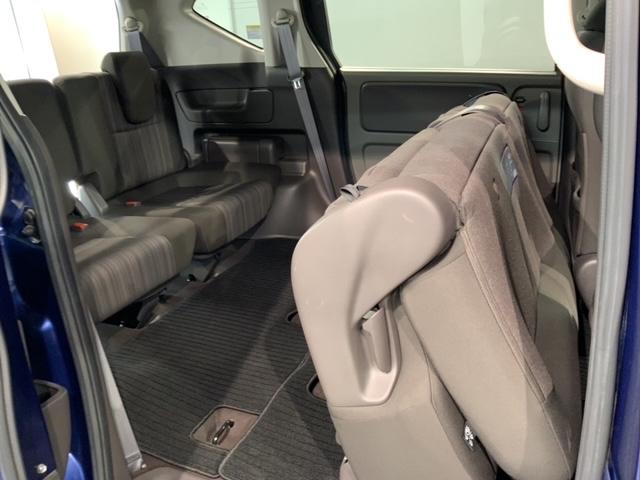 フリード Ｇ・ホンダセンシング　１年保証　ワンオ－ナ－　ナビ　ＴＶ　Ｒカメラ　ＣＤ録音　ＢＴオ－ディオ　ＤＶＤ　ＥＴＣ　両側電動ドア　ＶＳＡ　クルコン　スマ－トキ－　盗難防止装置　整備記録簿　ＡＡＣ　スペアキ－　ドアバイザ－　Ｆセグ（34枚目）