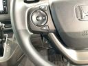 ステアリングにオーディオ操作スイッチが付いています。オーディオ画面に直接タッチしなくても操作が出来ますので、運転に集中できます。