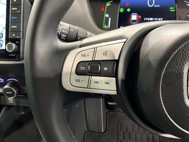 フィット ｅ：ＨＥＶホーム　ＨＳＥＮＳＩＮＧ新車保証試乗車ワンオーナー　前後誤発進抑制機能　助手席エアバッグ　運転席エアバッグ　１オナ　ＬＥＤライト　ＵＳＢ接続　バックカメラ　ＡＢＳ　サイドエアバッグ　オートクルーズコントロール（10枚目）