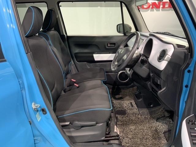 シートは厚めのクッションですのでゆったり座れますよ。