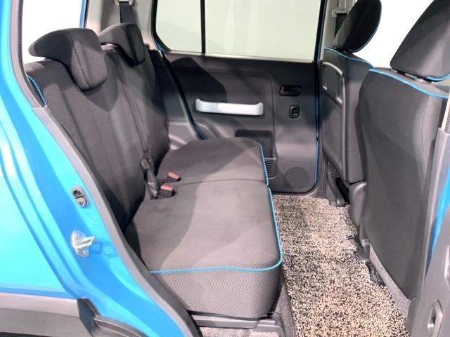 後席も余裕の広さ！ゆったりくつろげます！！