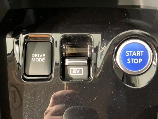 キックス Ｘツートーンインテリアエディション　２ト－ン　最長５年保証　純正ナビ　ＴＶ　Ｒカメラ　マルチビュー　ＣＤ録音　ＢＴオ－ディオ　ＤＶＤ　ドラレコ　衝突軽減Ｂ　ＥＴＣ　ＬＥＤライト　横滑り防止　シートヒーター　クルコン　アルミ　フォグ（16枚目）