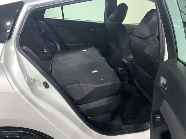 プリウス ＳセーフティプラスＩＩ　最長５年保証　ナビ　ＴＶ　Ｒカメラ　マルチビュ－　ＣＤ録音　ＤＶＤ　衝突軽減Ｂ　ドラレコ　ＥＴＣ　ＨＩＤ　横滑り防止　クルコン　アルミ　スマ－トキ－　盗難防止装置　整備記録簿　ＡＡＣ　スペアキ－（32枚目）