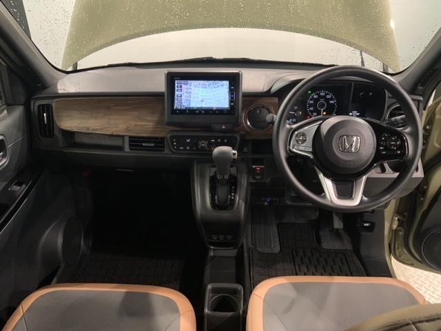 �g���₷�����C�A�E�g�̃_�b�V���{�[�h���ӂł��B�I�[�g�G�A�R���⏬������ȂǊ��������������ڂł��B