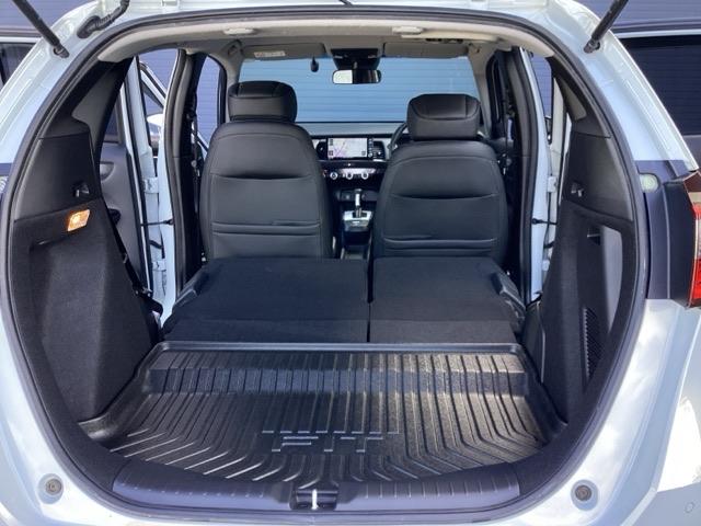 フィット ｅ：ＨＥＶリュクス　１年間　走行距離無制限　保証付　禁煙車　ワンオーナー　９インチインターナビ　フルセグＴＶ　Ｂｌｕｅｔｏｏｔｈ　ＤＶＤ再生　前後ドラレコ　ＥＴＣ　Ｂカメラ　シートヒーター　アルミホイール　スマートキー（15枚目）