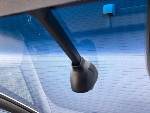 フィット ｅ：ＨＥＶリュクス　１年間　走行距離無制限　保証付　禁煙車　ワンオーナー　９インチインターナビ　フルセグＴＶ　Ｂｌｕｅｔｏｏｔｈ　ＤＶＤ再生　前後ドラレコ　ＥＴＣ　Ｂカメラ　シートヒーター　アルミホイール　スマートキー（19枚目）