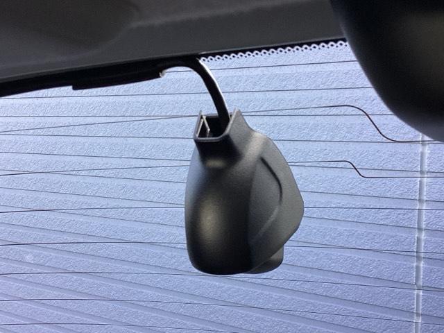 フィット ｅ：ＨＥＶリュクス　１年間　走行距離無制限　保証付　禁煙車　ワンオーナー　９インチインターナビ　フルセグＴＶ　Ｂｌｕｅｔｏｏｔｈ　ＤＶＤ再生　前後ドラレコ　ＥＴＣ　Ｂカメラ　シートヒーター　アルミホイール　スマートキー（20枚目）