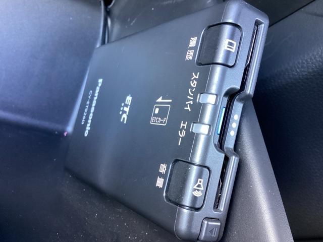 フィット ｅ：ＨＥＶリュクス　１年間　走行距離無制限　保証付　禁煙車　ワンオーナー　９インチインターナビ　フルセグＴＶ　Ｂｌｕｅｔｏｏｔｈ　ＤＶＤ再生　前後ドラレコ　ＥＴＣ　Ｂカメラ　シートヒーター　アルミホイール　スマートキー（21枚目）