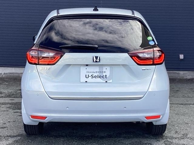 フィット ｅ：ＨＥＶリュクス　１年間　走行距離無制限　保証付　禁煙車　ワンオーナー　９インチインターナビ　フルセグＴＶ　Ｂｌｕｅｔｏｏｔｈ　ＤＶＤ再生　前後ドラレコ　ＥＴＣ　Ｂカメラ　シートヒーター　アルミホイール　スマートキー（33枚目）