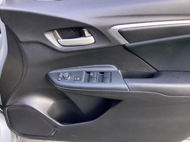 フィット 13G・Lパッケージ 禁煙車 ワンオーナー 7インチメモリーナビ ワンセグTV DVD再生 CD再生 ETC スマートキー スペアキー 衝突軽減ブレーキ 盗難防止装置 横滑り防止装置(23枚目)