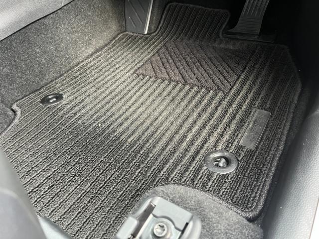 ハリアー Zレザーパッケージ 1年間 走行距離無制限 保証付 禁煙車 コネクトディスプレイ フルセグ 前ドラレコ ETC 電動シート シートエアコン サンルーフ 電動テールゲート アルミホイール 全周囲カメラ LEDヘッドライト(14枚目)