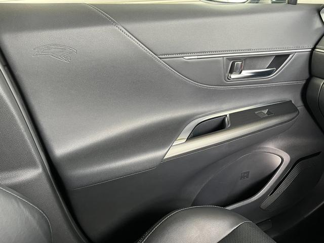 ハリアー Zレザーパッケージ 1年間 走行距離無制限 保証付 禁煙車 コネクトディスプレイ フルセグ 前ドラレコ ETC 電動シート シートエアコン サンルーフ 電動テールゲート アルミホイール 全周囲カメラ LEDヘッドライト(33枚目)