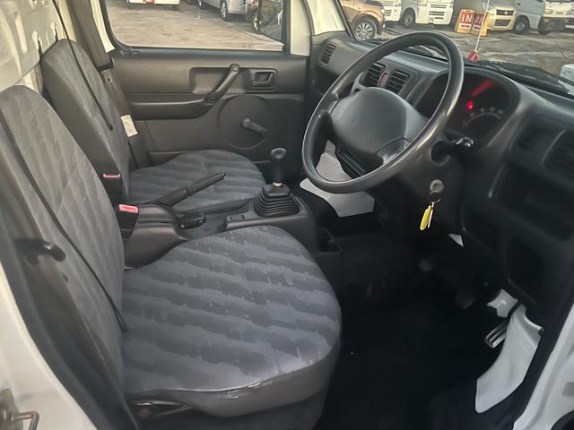 キャリイトラック ＫＣ　５速ミッション　走行４１６１０ｋｍ　切替４ＷＤ　車検２年　新品バッテリー　オイル／オイルエレメント交換　Ｔチェーン　　ラジオ　ＡＣ　ＰＳ（3枚目）