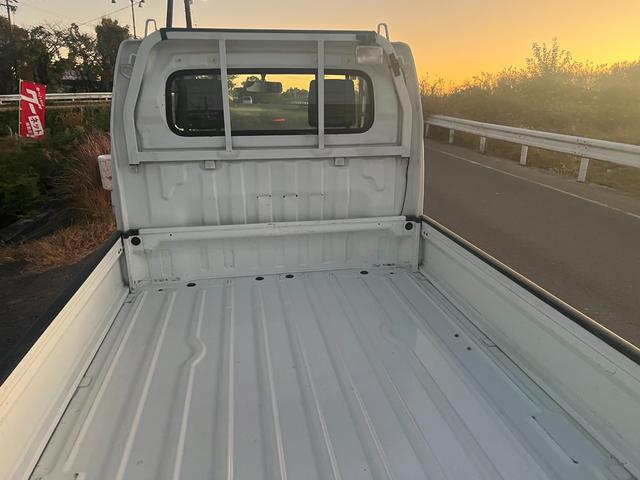 キャリイトラック ＫＣ　５速ミッション　走行４１６１０ｋｍ　切替４ＷＤ　車検２年　新品バッテリー　オイル／オイルエレメント交換　Ｔチェーン　　ラジオ　ＡＣ　ＰＳ（8枚目）