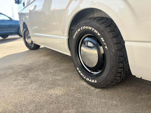 ハイエースバン ロングスーパーＧＬ　ワンオーナー　セーフティセンス　両側パワースライドドア　　　ケンウッド９インチフローディングナビ　パノラミックビュー　ガルシアシスコムーン１６ｉｎＡＷ　オープンカントリー　ベッドキット車中泊仕様（13枚目）