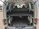 車内でのご使用の幅を広げるベットキットを装着しております。車中泊はもちろんニーズに合わせてベットキットの高さを調整可能です。