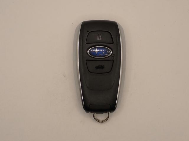 フォレスター Ｓ－リミテッド　アドバンスドセーフティＰ／４ＷＤ／アイサイト／純正ナビ（ＣＤ・ＤＶＤ・ＢＴ接続）／バックカメラ／フルセグ／ＥＴＣ／ＬＥＤヘッドライト／パワーシート＆シートヒーター／レーダークルーズＣ／ワンオーナー車（8枚目）