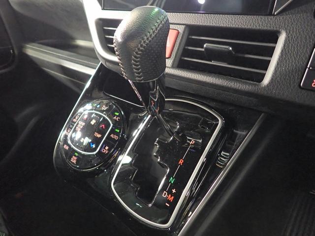 ヴォクシー ＺＳ　ＧＲスポーツ　禁煙／社外１０インチナビ（ＣＤ・ＤＶＤ・ＢＴ接続）フルセグＴＶ／バックカメラ／ミラー型ドラレコ／ＬＥＤヘッドライト／両側パワースライド／フリップダウンモニター／社外クルーズコントロール／純正１８ＡＷ（19枚目）