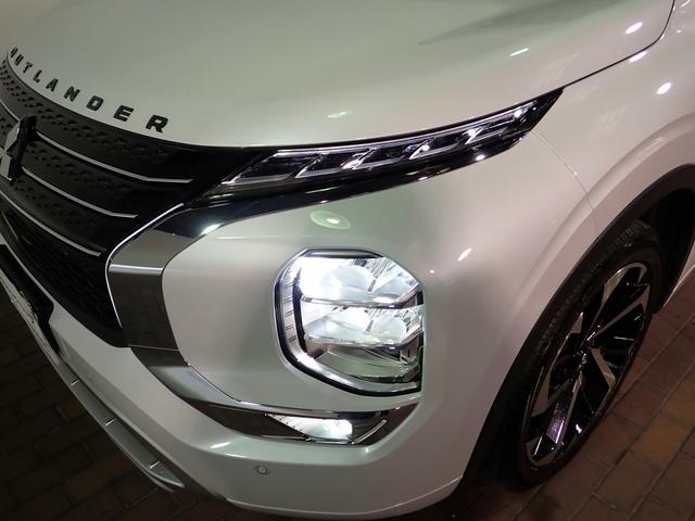 アウトランダーＰＨＥＶ Ｐ　４ＷＤ／禁煙／純正ナビ／Ｂｌｕｅｔｏｏｔｈ／スマホ連携／全方位カメラ／ＥＴＣ／ＬＥＤヘッドライト／サンルーフ／マイパイロット／Ｐシート＆シートヒーター／Ｐテールゲート／ＢＳＭ／７人乗／ワンオーナー（26枚目）
