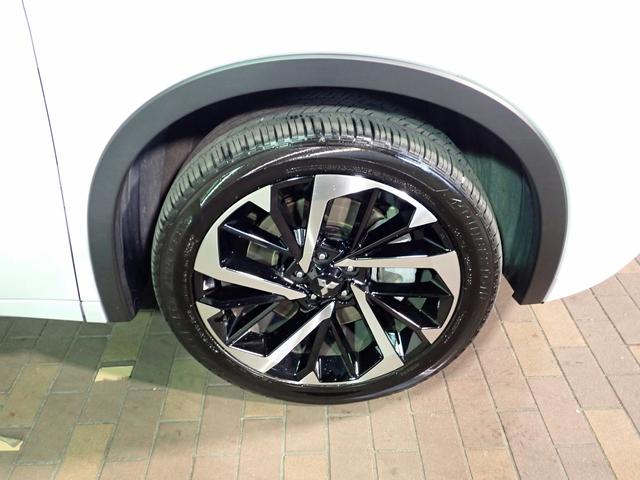 アウトランダーＰＨＥＶ Ｐ　４ＷＤ／禁煙／純正ナビ／Ｂｌｕｅｔｏｏｔｈ／スマホ連携／全方位カメラ／ＥＴＣ／ＬＥＤヘッドライト／サンルーフ／マイパイロット／Ｐシート＆シートヒーター／Ｐテールゲート／ＢＳＭ／７人乗／ワンオーナー（32枚目）