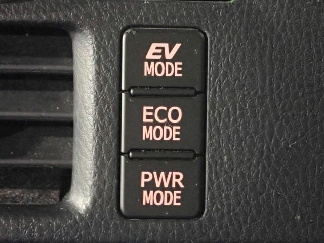 ヴォクシー ハイブリッドＺＳ　煌ＩＩＩ　禁煙／純正９インチナビ（ＣＤ・ＤＶＤ・ＢＴ接続）／フルセグＴＶ／バックカメラ／ＬＥＤヘッドライト／パーキングセンサー／両側パワースライド／フリップダウンＭ／クルーズコントロール／純正１６インチアルミ（15枚目）