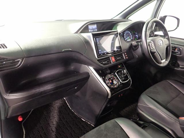 ヴォクシー ハイブリッドＺＳ　煌ＩＩＩ　禁煙／純正９インチナビ（ＣＤ・ＤＶＤ・ＢＴ接続）／フルセグＴＶ／バックカメラ／ＬＥＤヘッドライト／パーキングセンサー／両側パワースライド／フリップダウンＭ／クルーズコントロール／純正１６インチアルミ（22枚目）