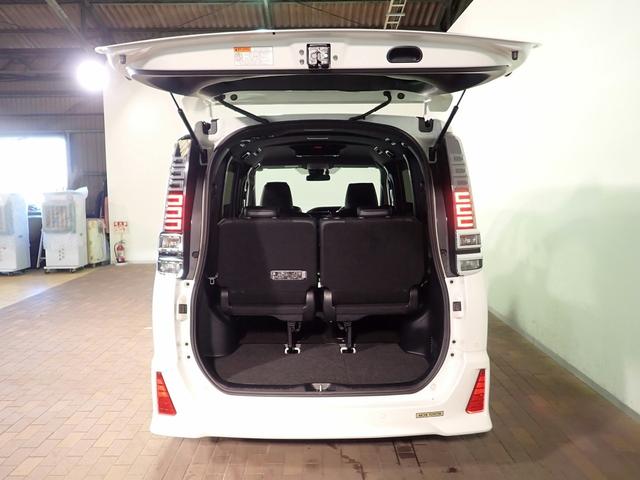 ヴォクシー ハイブリッドＺＳ　煌ＩＩＩ　禁煙／純正９インチナビ（ＣＤ・ＤＶＤ・ＢＴ接続）／フルセグＴＶ／バックカメラ／ＬＥＤヘッドライト／パーキングセンサー／両側パワースライド／フリップダウンＭ／クルーズコントロール／純正１６インチアルミ（25枚目）