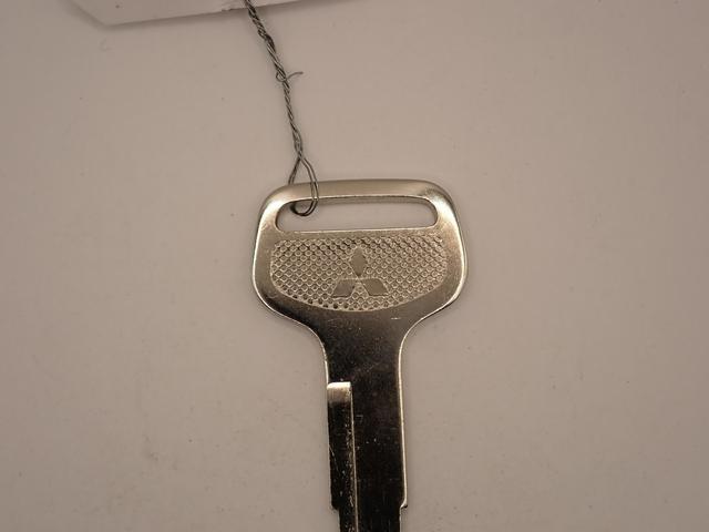 ミニキャブバン Ｅ　オートマ／エアコン／パワステ／禁煙／純正ＦＭ／ＡＭラジオ／オートライト／コーナーセンサー／ワンオーナー車（8枚目）