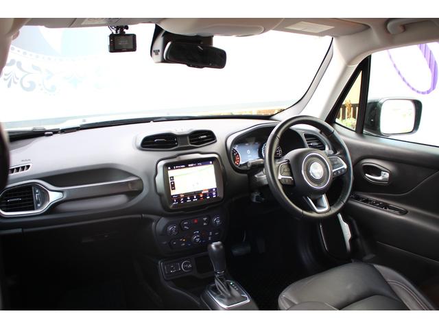 入庫の際に外装は　高圧洗浄機で頑固な汚れを落としたのち　ポリッシュ磨きをかけ、色艶を復活させ、ピカピカに輝く車へと仕上げております！小さな傷などもこれでなくなりますし、さらに汚れもつきにくくなります！