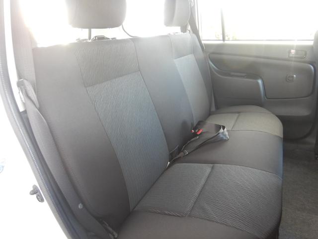 プロボックス ハイブリッドＦ　登録済未使用車　トヨタセーフティセンス　レーダークルーズ　ＬＤＡ　コーナーセンサー　バックカメラ内蔵ルームミラー　カラードバンパー　シートヒーター　キーレス　全席パワーウィンド　ＡＣ１００Ｖ（12枚目）