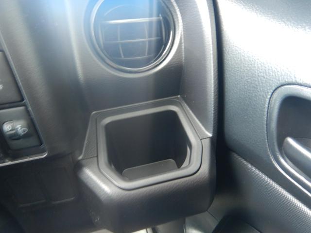 プロボックス ハイブリッドＦ　登録済未使用車　トヨタセーフティセンス　レーダークルーズ　ＬＤＡ　コーナーセンサー　バックカメラ内蔵ルームミラー　カラードバンパー　シートヒーター　キーレス　全席パワーウィンド　ＡＣ１００Ｖ（63枚目）