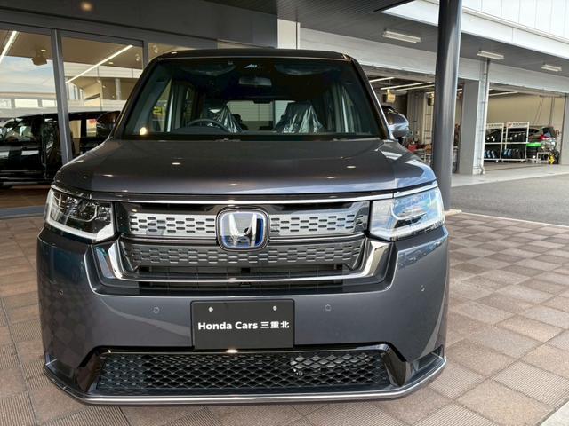 ステップワゴン ｅ：ＨＥＶスパーダ　９インチ純正ナビ　ＥＴＣ車載器　ホンダセンシング　運転席、助手席シートヒーター　両側電動スライドドア　新車未登録（7枚目）