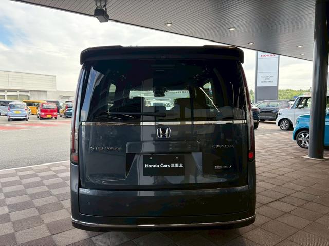 ステップワゴン ｅ：ＨＥＶスパーダ　９インチ純正ナビ　ＥＴＣ車載器　ホンダセンシング　運転席、助手席シートヒーター　両側電動スライドドア　新車未登録（11枚目）