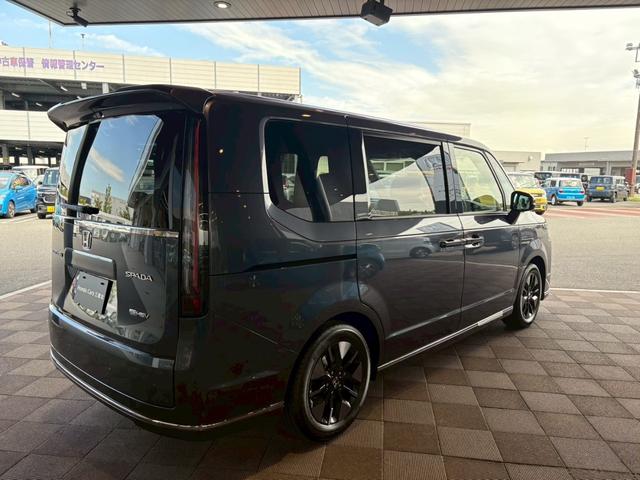 ステップワゴン ｅ：ＨＥＶスパーダ　９インチ純正ナビ　ＥＴＣ車載器　ホンダセンシング　運転席、助手席シートヒーター　両側電動スライドドア　新車未登録（12枚目）