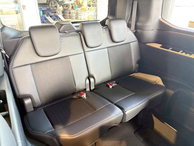 ステップワゴン ｅ：ＨＥＶスパーダ　９インチ純正ナビ　ＥＴＣ車載器　ホンダセンシング　運転席、助手席シートヒーター　両側電動スライドドア　新車未登録（22枚目）