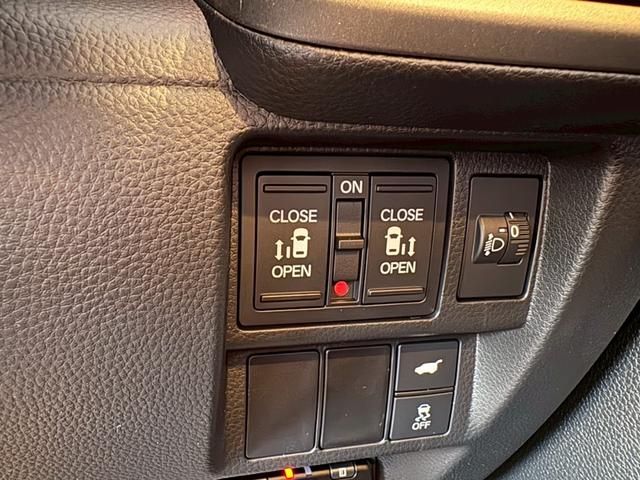 ステップワゴン ｅ：ＨＥＶスパーダ　９インチ純正ナビ　ＥＴＣ車載器　ホンダセンシング　運転席、助手席シートヒーター　両側電動スライドドア　新車未登録（31枚目）