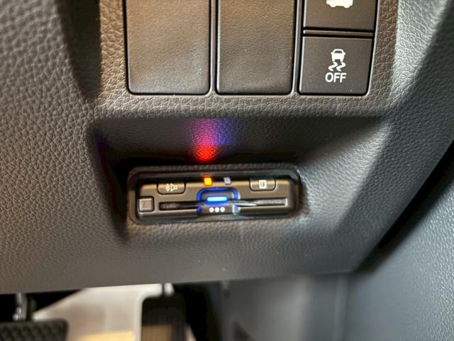 ステップワゴン ｅ：ＨＥＶスパーダ　９インチ純正ナビ　ＥＴＣ車載器　ホンダセンシング　運転席、助手席シートヒーター　両側電動スライドドア　新車未登録（32枚目）