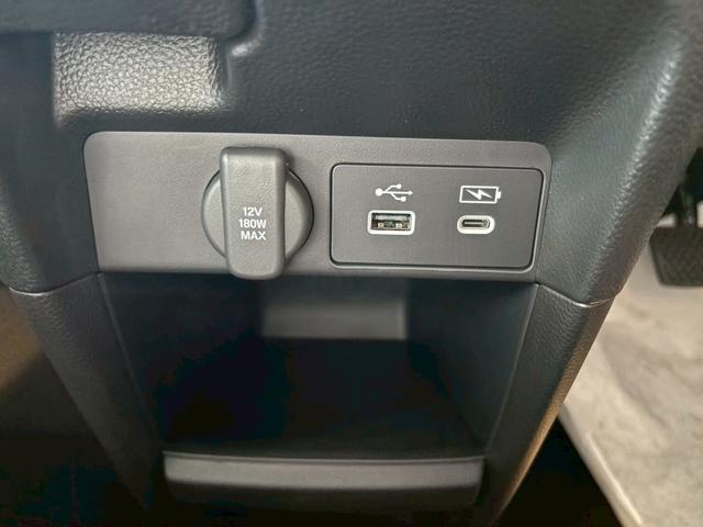 ステップワゴン ｅ：ＨＥＶスパーダ　９インチ純正ナビ　ＥＴＣ車載器　ホンダセンシング　運転席、助手席シートヒーター　両側電動スライドドア　新車未登録（33枚目）