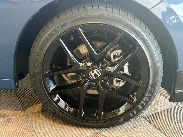 シビック ＲＳ　フロントバンパーガーニッシュ　テールゲートスポイラー　９インチコネクトディスプレー　ＥＴＣ２．０車載器　ワイヤレス充電器　ＢＯＳＥプレミアムサウンドスピーカー（17枚目）